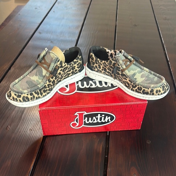 Justin Boots Camouflage Leopard Moccasins - Picture 6 of 12